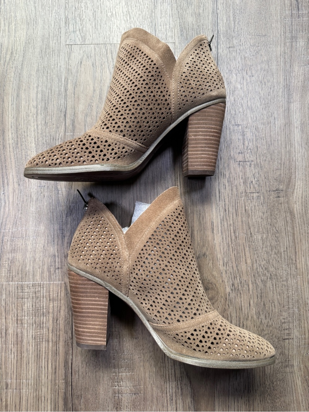 Vince Camuto VP-FLUNNA Beige Booties - Size 8 M / 38.5 - Picture 8 of 10
